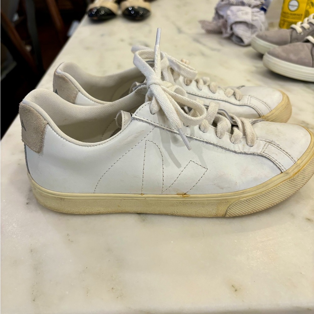 Women’s size 7 Veja Campo white leather sneaker. Good condition.